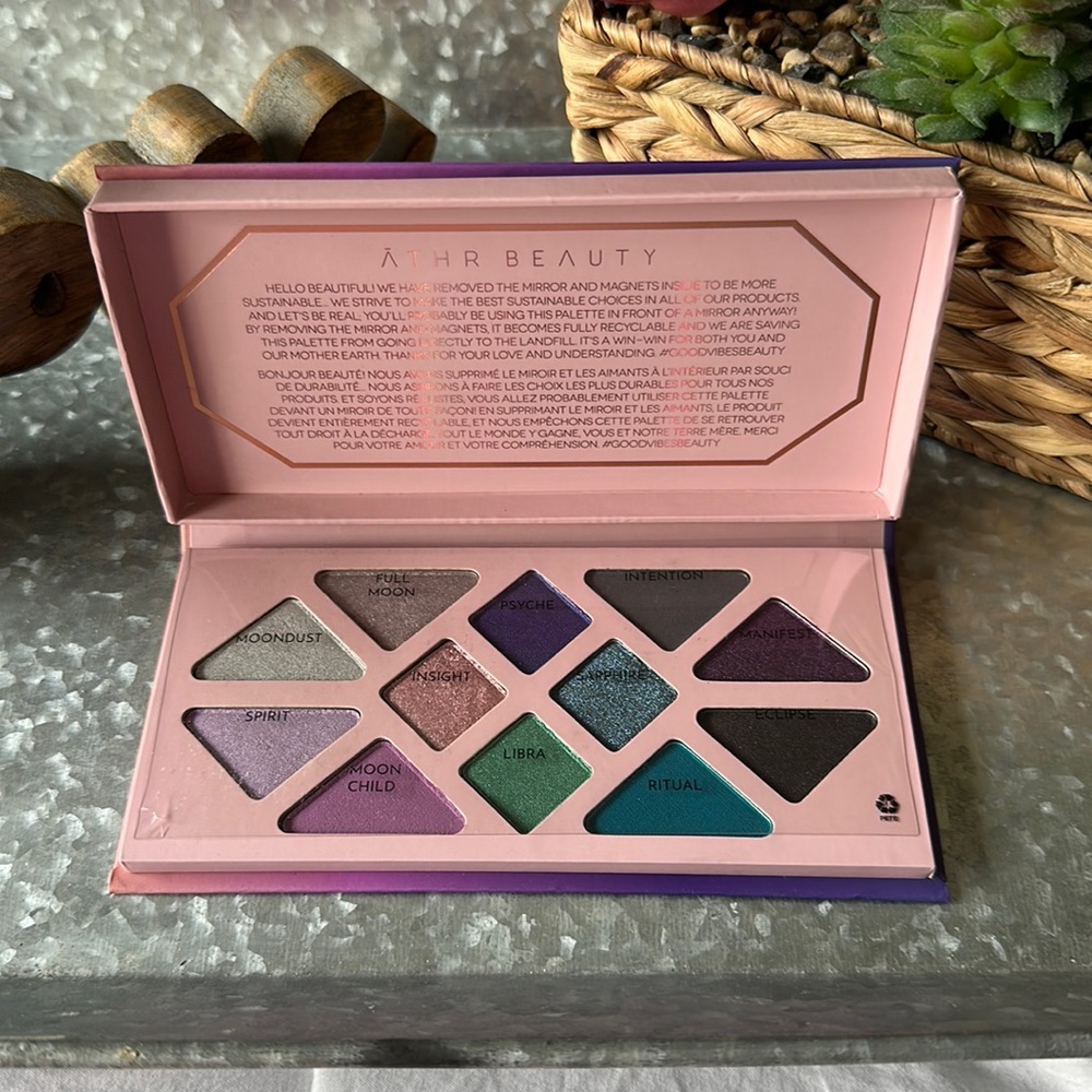 ĀTHR BEAUTY Eyeshadow Palette